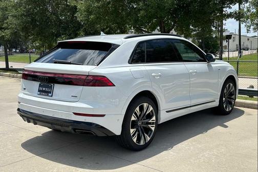 Glacier White Metallic 2026 Audi Q8 55 Premium Plus