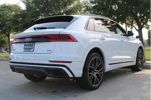 2022 Audi Q8 55 Premium Plus