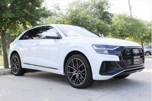 2022 Audi Q8 55 Premium Plus