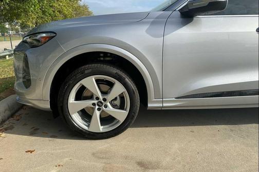 SLIVER 2026 Audi Q5 Premium Plus TFSI quattro S tronic