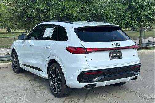 Glacier White Metallic 2026 Audi Q5 Prestige TFSI quattro S tronic