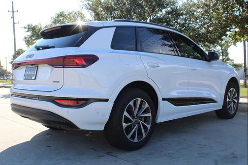 2025 Audi Q6 e-tron Premium quattro