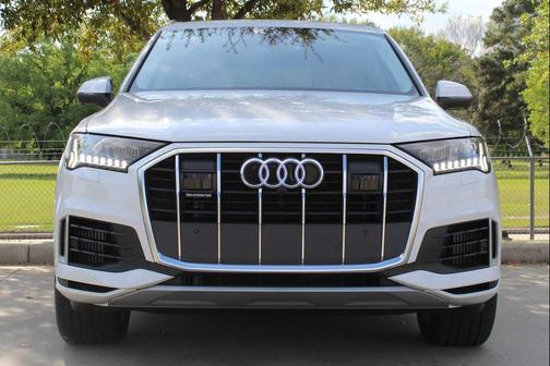 Glacier White Metallic 2023 Audi Q7 55 Prestige