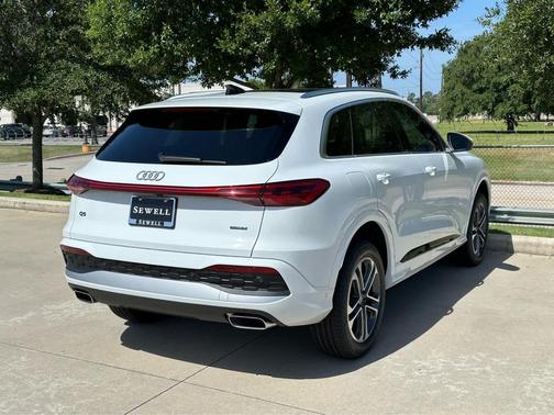 Glacier White Metallic 2025 Audi Q5 Premium TFSI quattro S tronic