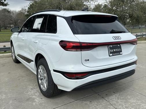 2025 Audi Q6 e-tron Premium