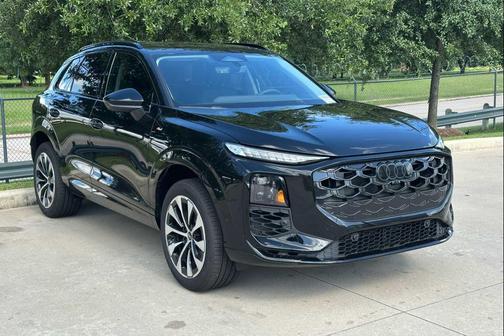 Mythos Black Metallic 2026 Audi Q3 TFSI quattro S tronic