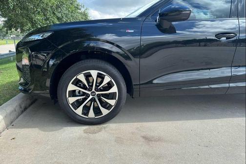 Mythos Black Metallic 2026 Audi Q3 TFSI quattro S tronic