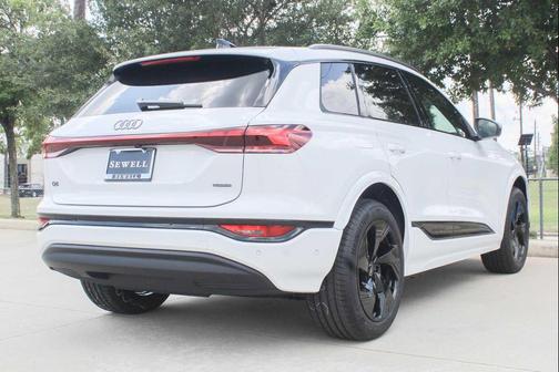 2025 Audi Q6 e-tron Premium Plus quattro