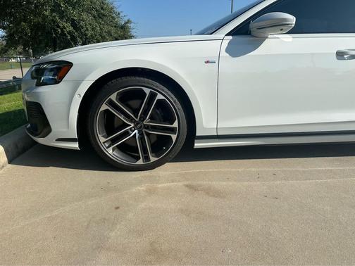 Glacier White Metallic 2026 Audi A8 55 TFSI quattro Tiptronic