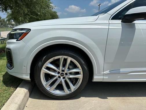 2025 Audi Q7 55 Premium Plus