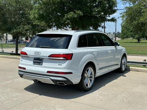 2025 Audi Q7 55 Premium Plus