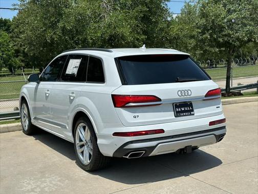 2025 Audi Q7 55 Premium Plus