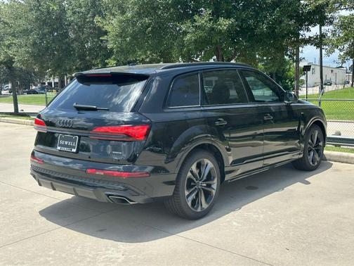 Mythos Black Metallic 2026 Audi Q7 55 Premium Plus