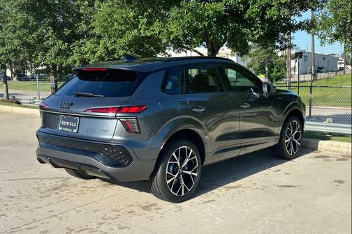 Daytona Gray Pearl Effect 2026 Audi Q3 TFSI quattro S tronic