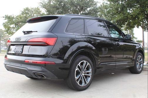 2025 Audi Q7 45 Premium Plus
