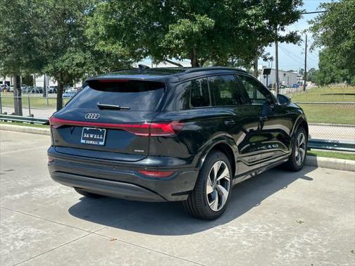 2025 Audi Q6 e-tron Premium Plus quattro