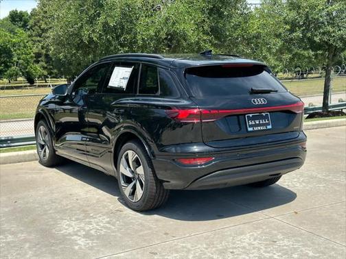 2025 Audi Q6 e-tron Premium Plus quattro