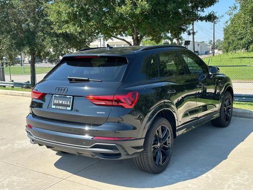 2025 Audi Q3 Premium 45 TFSI S line quattro Tiptronic