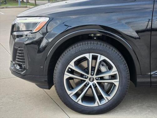 2025 Audi Q7 45 Premium Plus