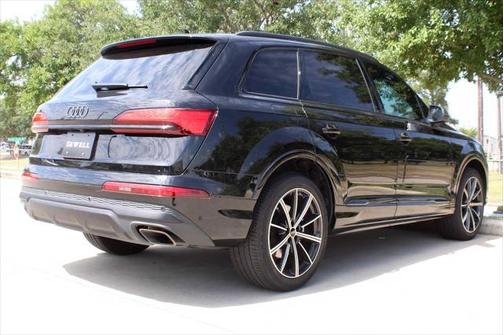 2025 Audi Q7 45 Premium Plus