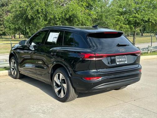 2025 Audi Q6 e-tron Premium Plus quattro
