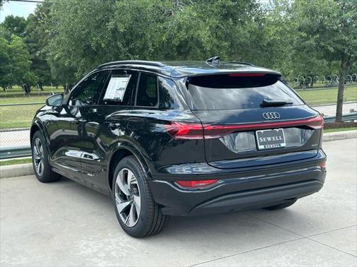 2025 Audi Q6 e-tron Prestige quattro