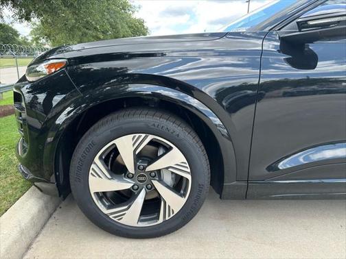 2025 Audi Q6 e-tron Prestige quattro