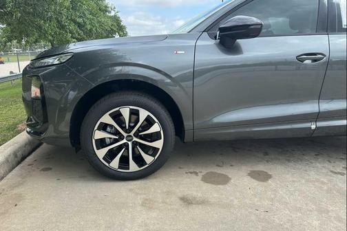 Daytona Gray Pearl Effect 2026 Audi Q3 TFSI quattro S tronic