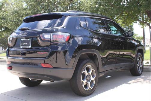 Diamond Black Crystal Pearlcoat 2022 Jeep Compass Trailhawk