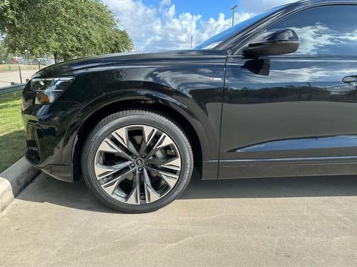 2026 Audi Q8 55 Premium Plus