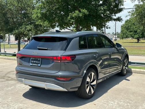2025 Audi SQ6 e-tron Prestige quattro