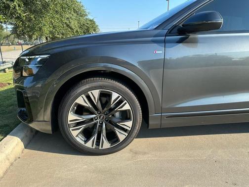 2025 Audi Q8 55 Premium Plus