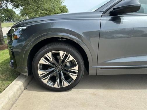 2025 Audi Q8 55 Premium Plus