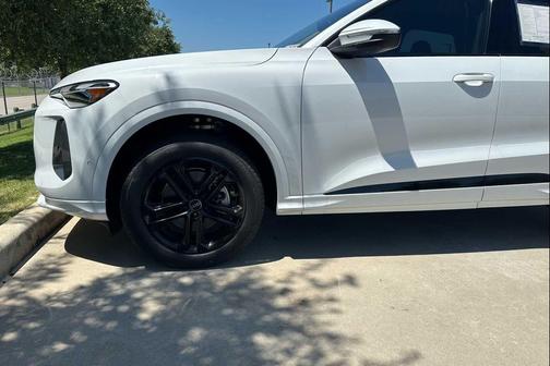 Glacier White Metallic 2026 Audi Q5 Premium TFSI quattro S tronic