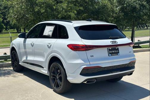 Glacier White Metallic 2026 Audi Q5 Premium TFSI quattro S tronic