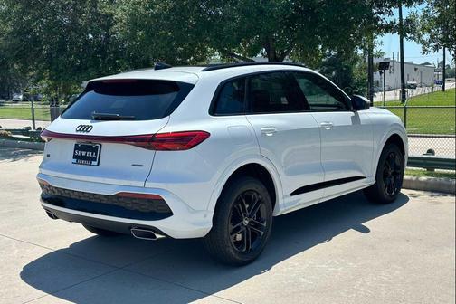Glacier White Metallic 2026 Audi Q5 Premium TFSI quattro S tronic