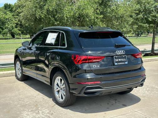 2025 Audi Q3 Premium 45 TFSI S line quattro Tiptronic