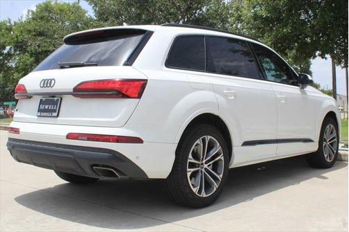 2025 Audi Q7 45 Premium Plus