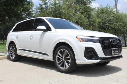 2025 Audi Q7 45 Premium Plus