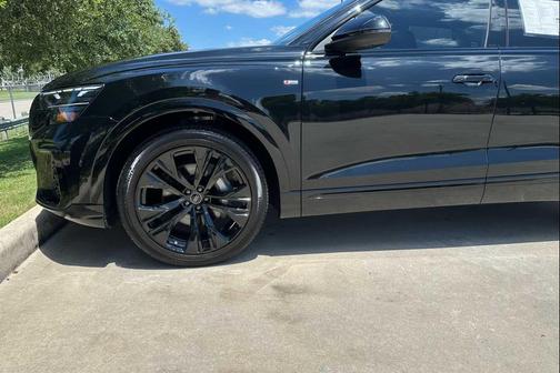 Mythos Black Metallic 2026 Audi Q8 55 Premium Plus