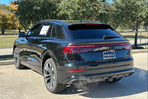 Mythos Black Metallic 2026 Audi Q8 55 Premium Plus