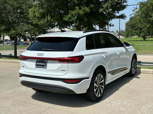 2025 Audi Q6 e-tron Premium Plus quattro