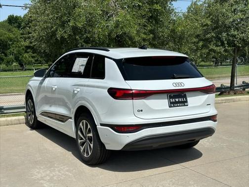 2025 Audi Q6 e-tron Premium Plus quattro