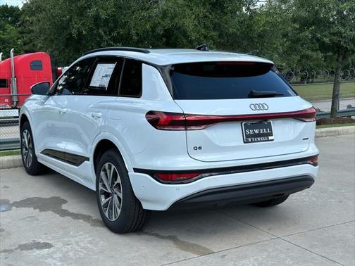 2025 Audi Q6 e-tron Premium Plus quattro
