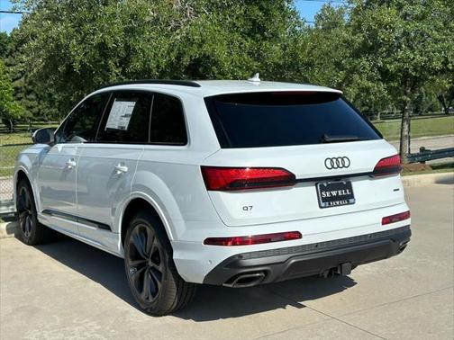 2025 Audi Q7 55 Premium Plus
