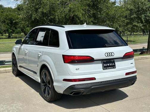 2025 Audi Q7 55 Premium Plus