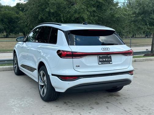 2025 Audi Q6 e-tron Premium Plus quattro