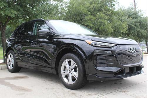 Mythos Black Metallic 2025 Audi Q6 e-tron Premium