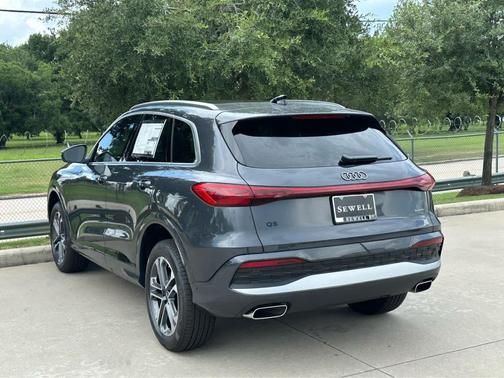 Tambora Gray Metallic 2025 Audi Q5 Premium TFSI quattro S tronic