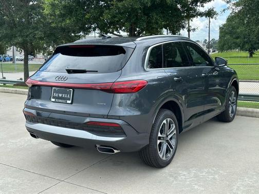 Tambora Gray Metallic 2025 Audi Q5 Premium TFSI quattro S tronic